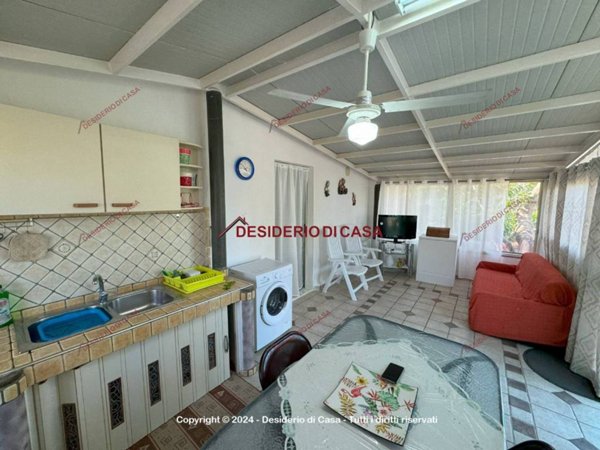 casa indipendente in vendita a Campofelice di Roccella
