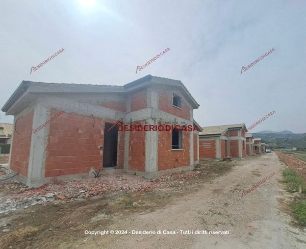 casa indipendente in vendita a Campofelice di Roccella