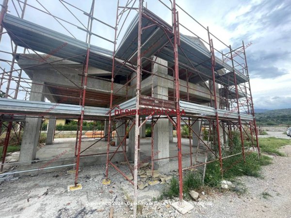 casa indipendente in vendita a Campofelice di Roccella