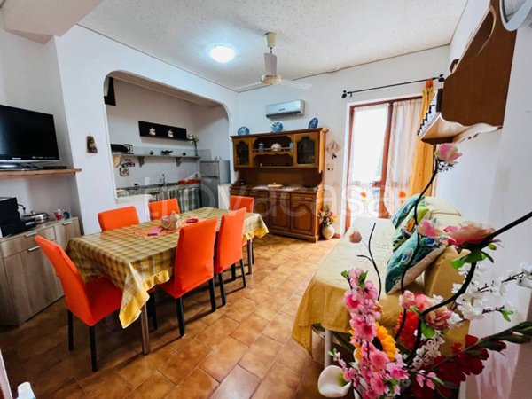 appartamento in vendita a Campofelice di Roccella