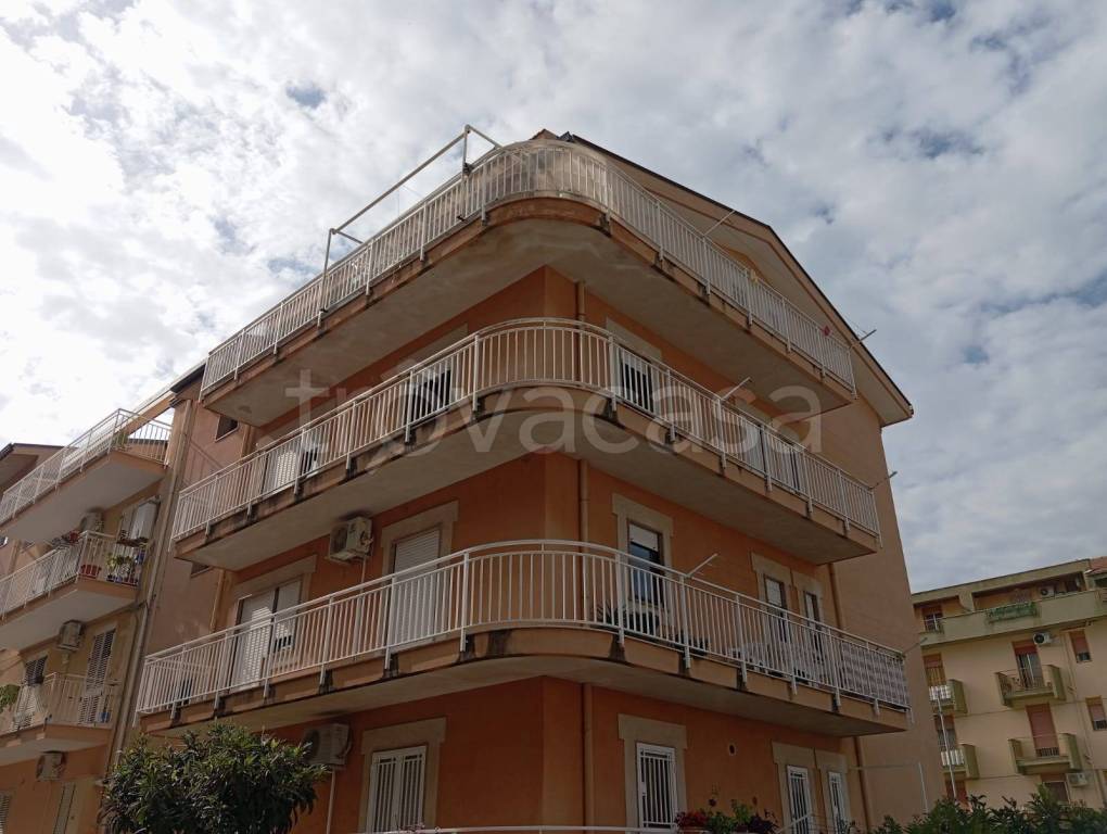 appartamento in vendita a Campofelice di Roccella