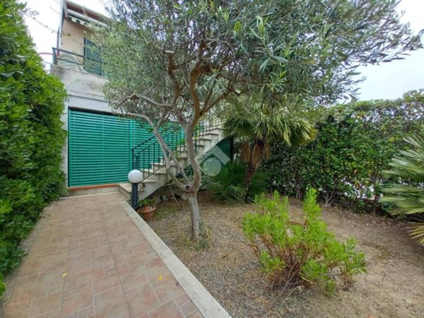 casa indipendente in vendita a Campofelice di Roccella