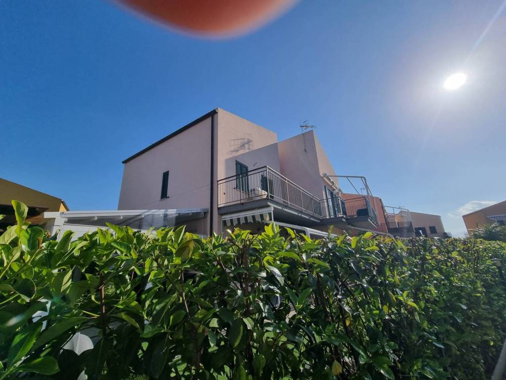 casa indipendente in vendita a Campofelice di Roccella