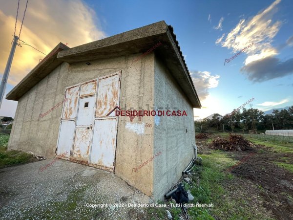 casa indipendente in vendita a Campofelice di Roccella