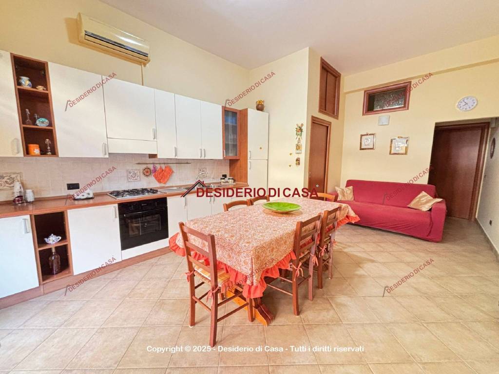 appartamento in vendita a Campofelice di Roccella
