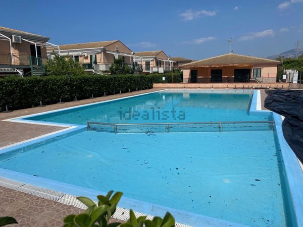 appartamento in vendita a Campofelice di Roccella