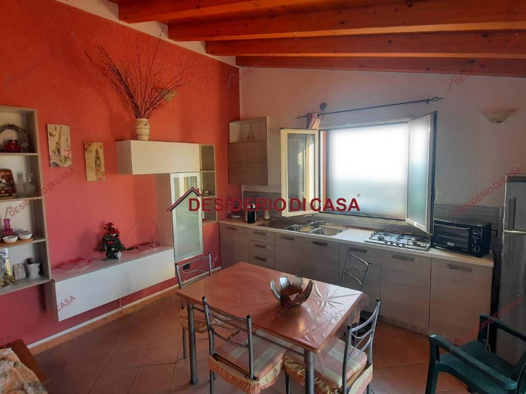 casa indipendente in vendita a Campofelice di Roccella