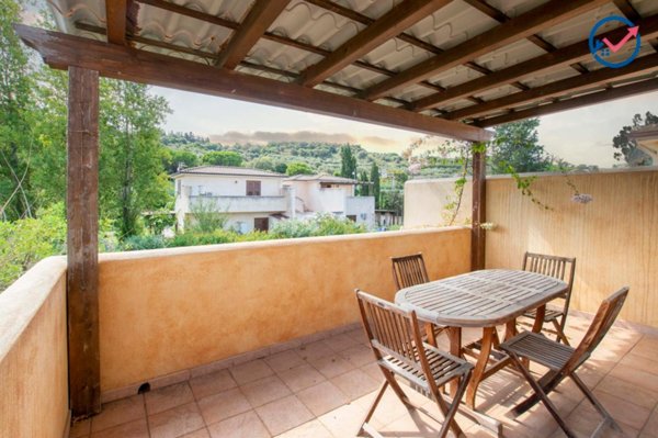 casa indipendente in vendita a Campofelice di Roccella