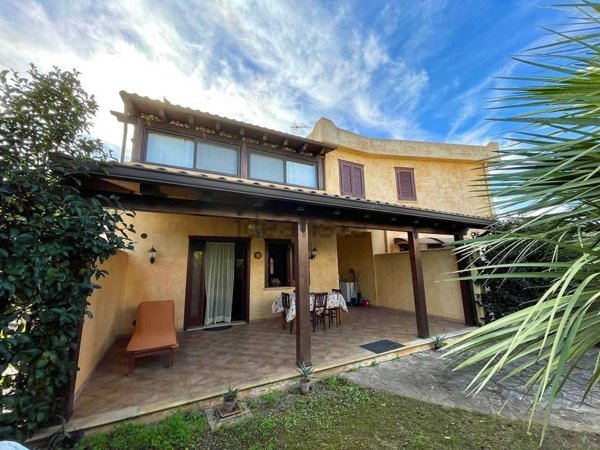 appartamento in vendita a Campofelice di Roccella