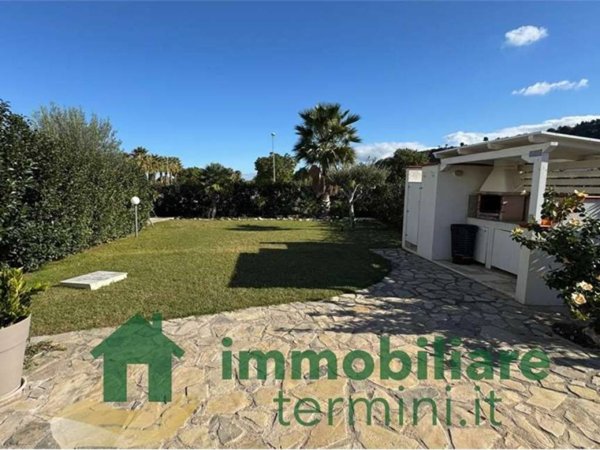 casa indipendente in vendita a Campofelice di Roccella