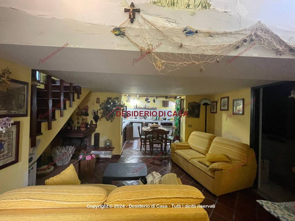 casa indipendente in vendita a Campofelice di Roccella