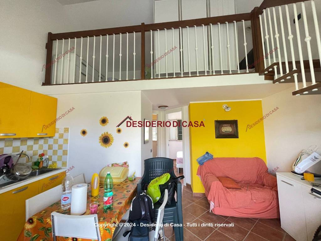 casa indipendente in vendita a Campofelice di Roccella