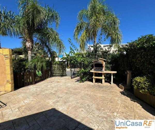 casa indipendente in vendita a Campofelice di Roccella