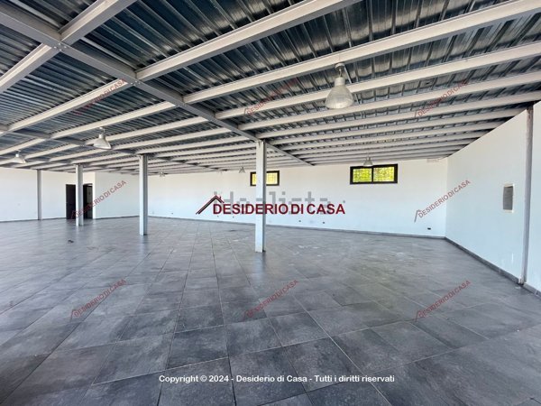 locale di sgombero in vendita a Campofelice di Roccella