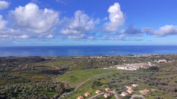 locale di sgombero in vendita a Campofelice di Roccella