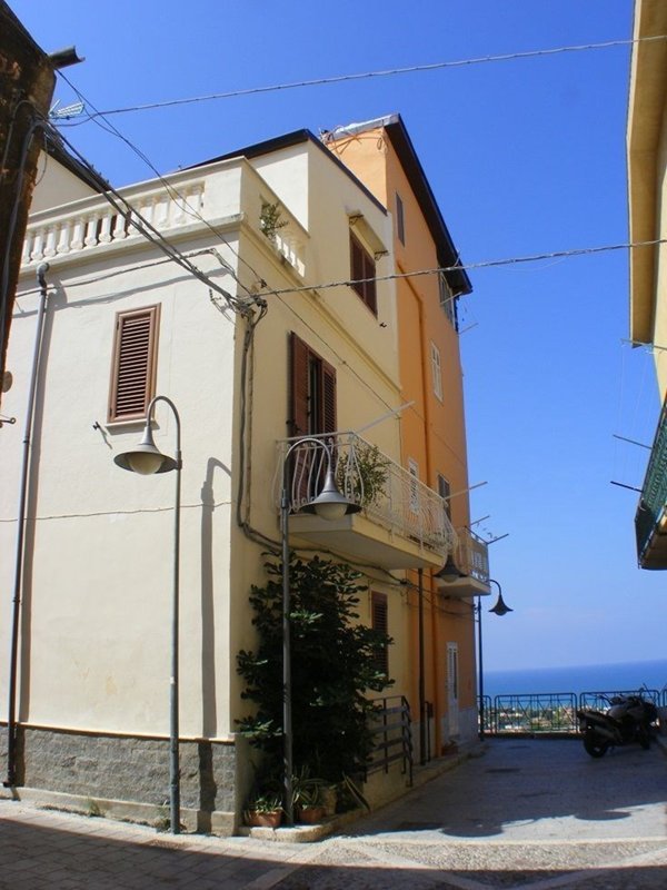 casa indipendente in vendita a Campofelice di Roccella
