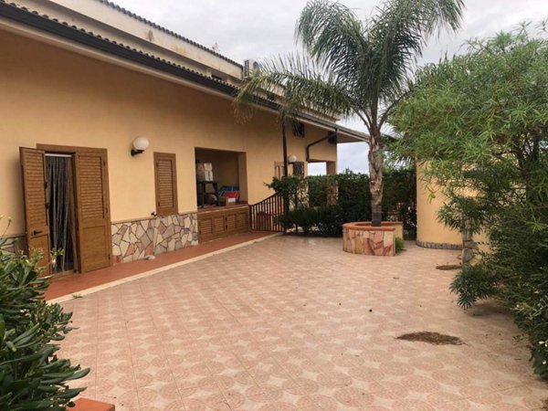 casa indipendente in vendita a Campofelice di Roccella