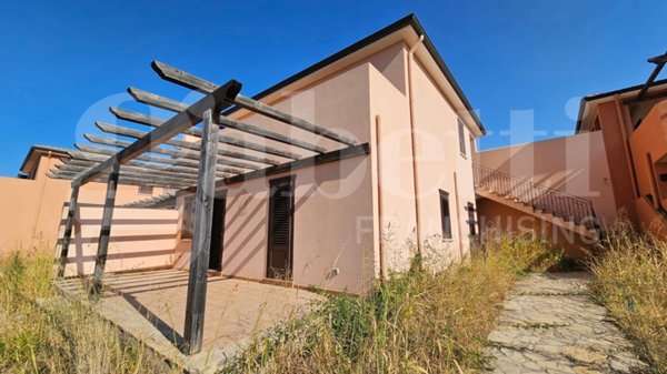 appartamento in vendita a Campofelice di Roccella