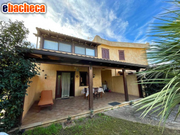 casa indipendente in vendita a Campofelice di Roccella