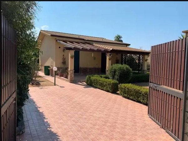 appartamento in vendita a Campofelice di Roccella
