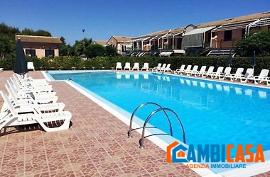 casa indipendente in vendita a Campofelice di Roccella