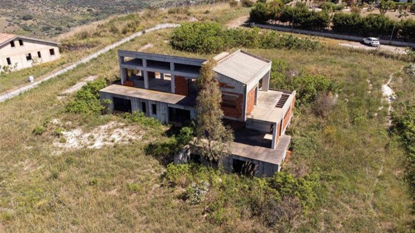 casa indipendente in vendita a Campofelice di Roccella