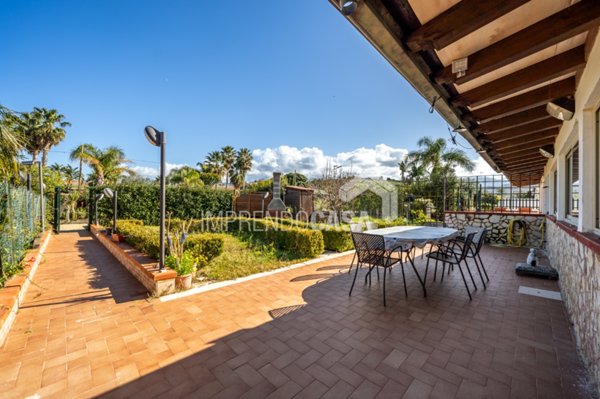 casa indipendente in vendita a Campofelice di Roccella