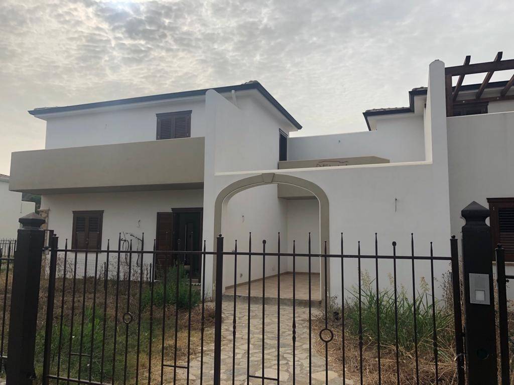 casa indipendente in vendita a Campofelice di Roccella