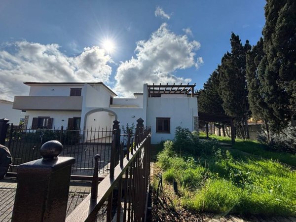 appartamento in vendita a Campofelice di Roccella