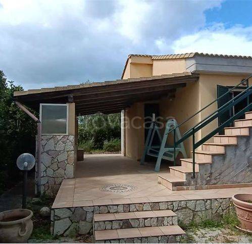 casa indipendente in vendita a Campofelice di Roccella