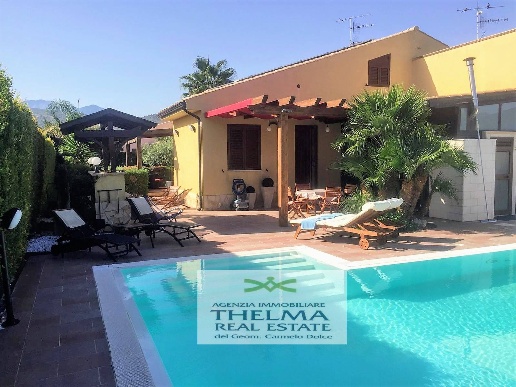 casa indipendente in vendita a Campofelice di Roccella