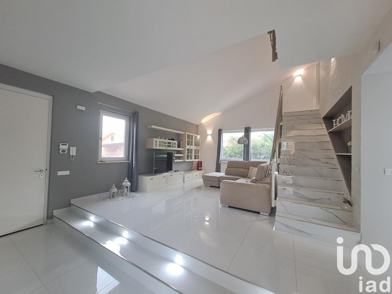 casa indipendente in vendita a Campofelice di Roccella