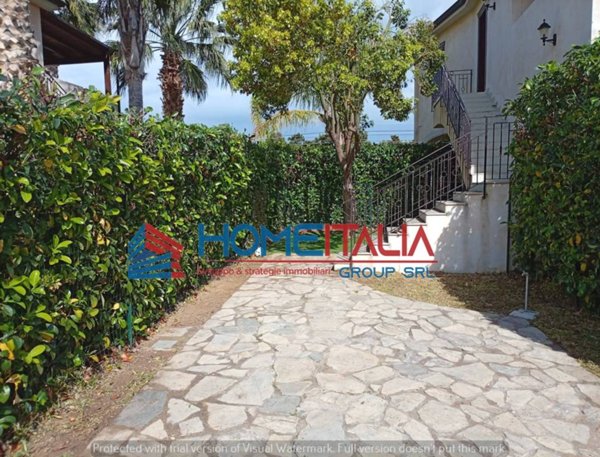 appartamento in vendita a Campofelice di Roccella