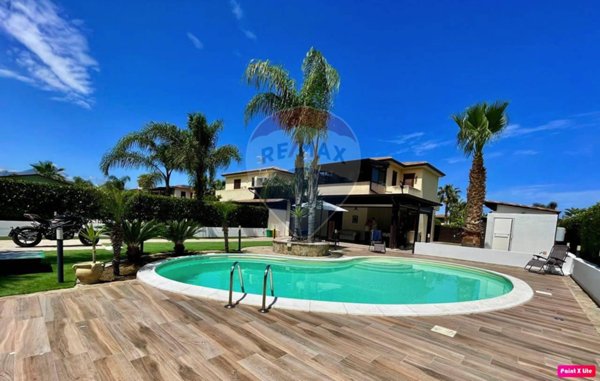 casa indipendente in vendita a Campofelice di Roccella
