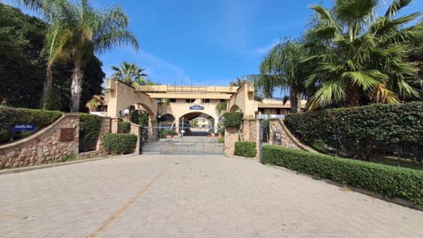 casa indipendente in vendita a Campofelice di Roccella
