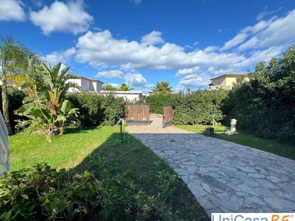 casa indipendente in vendita a Campofelice di Roccella