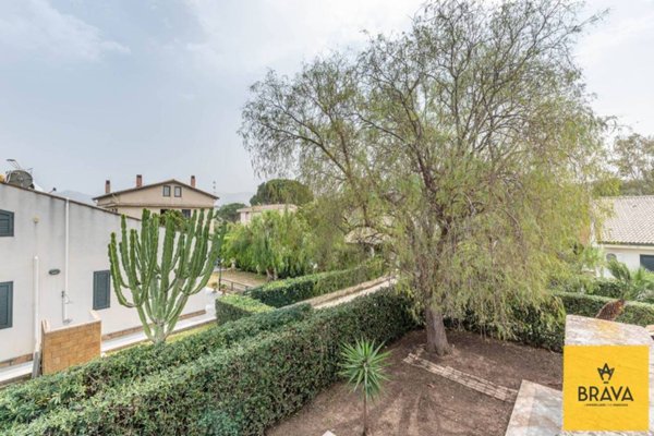 casa indipendente in vendita a Campofelice di Roccella
