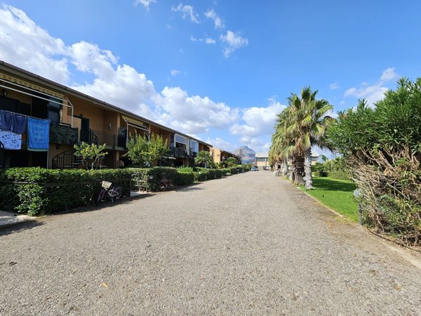 appartamento in vendita a Campofelice di Roccella