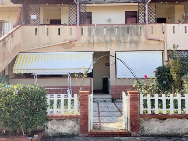 appartamento in vendita a Campofelice di Roccella