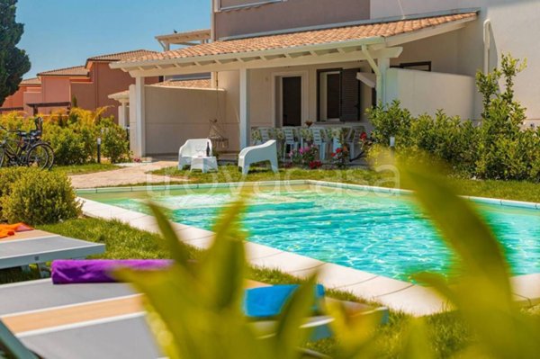 casa indipendente in vendita a Campofelice di Roccella