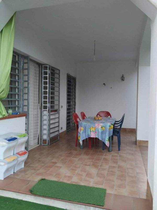 appartamento in vendita a Campofelice di Roccella