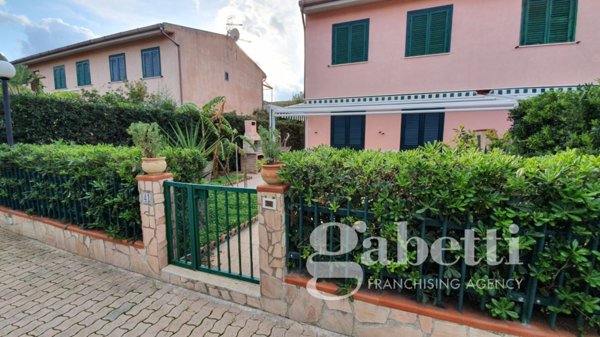 casa indipendente in vendita a Campofelice di Roccella
