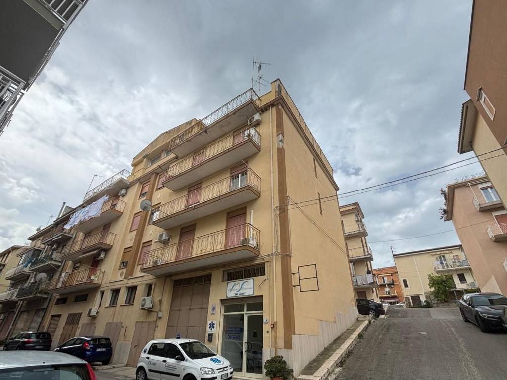 appartamento in vendita a Campofelice di Roccella