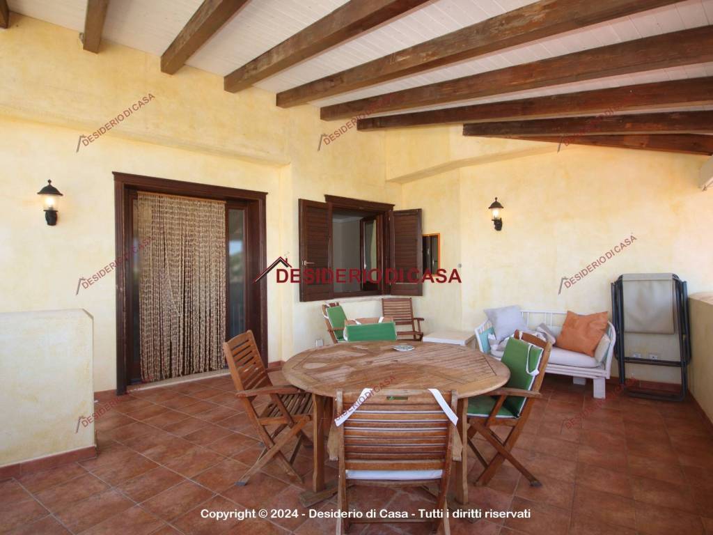 casa indipendente in vendita a Campofelice di Roccella