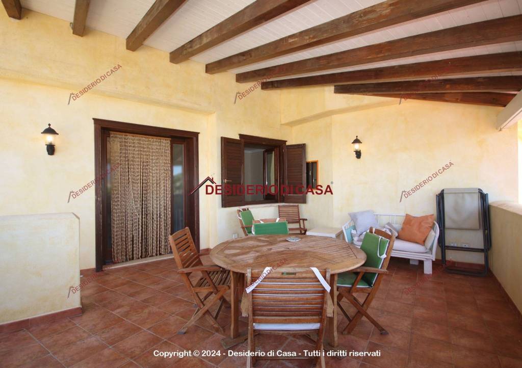 casa indipendente in vendita a Campofelice di Roccella