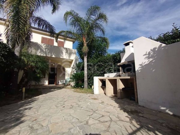 casa indipendente in vendita a Campofelice di Roccella