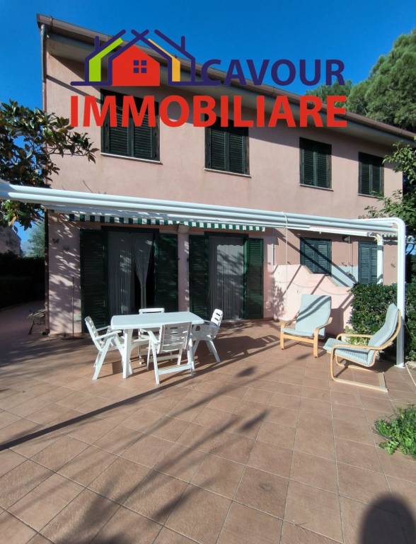 casa indipendente in vendita a Campofelice di Roccella