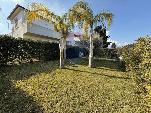 casa indipendente in vendita a Campofelice di Roccella