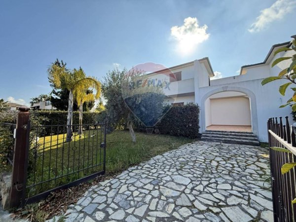 appartamento in vendita a Campofelice di Roccella