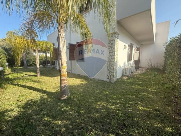 casa indipendente in vendita a Campofelice di Roccella